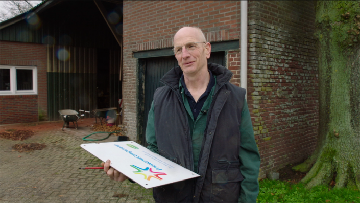 DE UITGEPUTTE BODEM: HET GROTE GELD